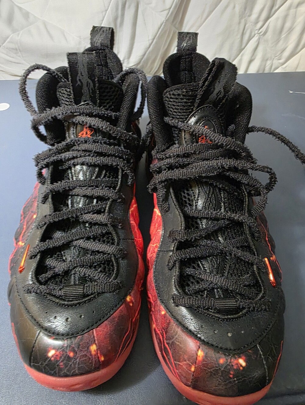 Nike Foamposite "Stranger Things", Size 9.5m Men's Black and Red New.